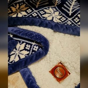 Better Homes & Gardens fluffy throw